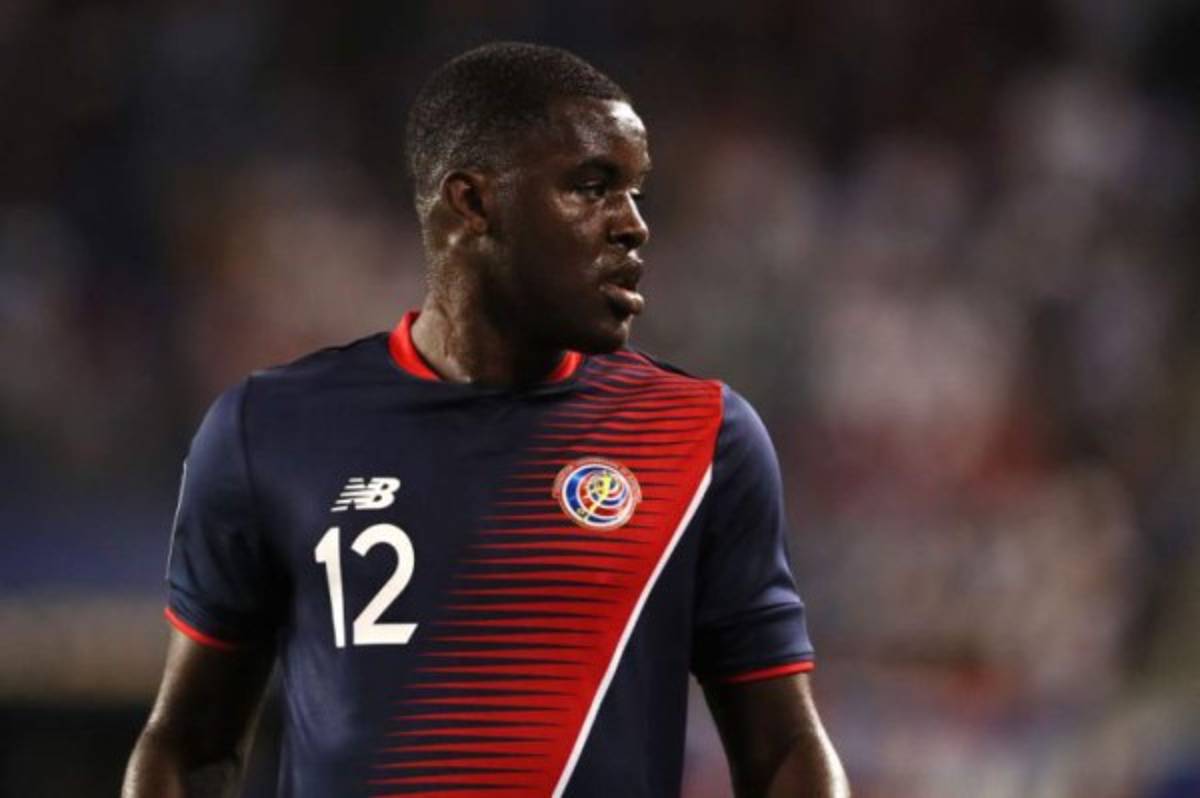 ¡Exitosos! Futbolistas triunfan dentro y fuera de la cancha