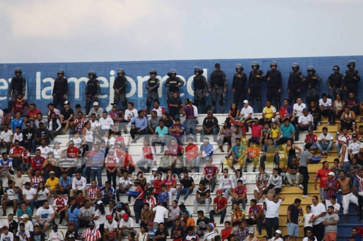 ¡Clásico ardiente! Las imágenes que no mostró la TV del Motagua-Olimpia