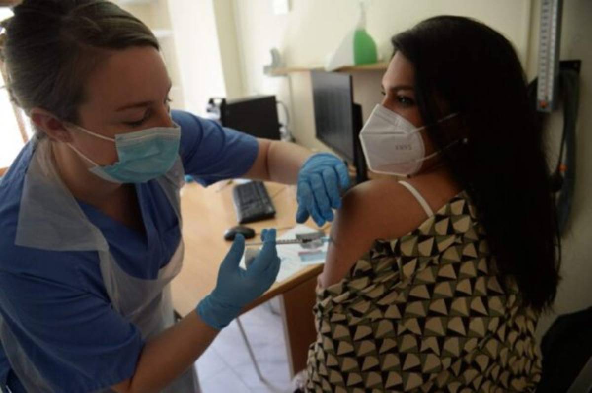 Se quitaron la mascarilla: el oasis donde la gente ya está vacunada contra el Covid-19 y todo volvió a la normalidad