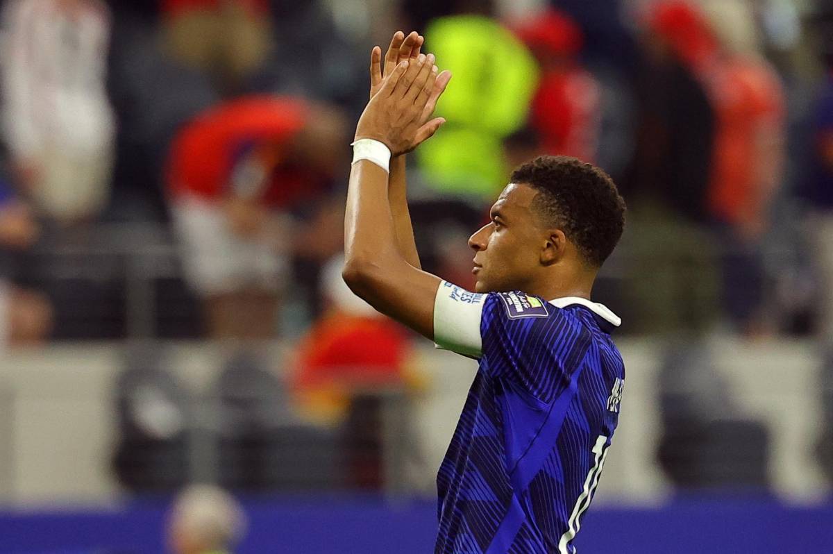 La frustración de Mbappé, así fue captada Ester Espósito y el enfado de Deschamps