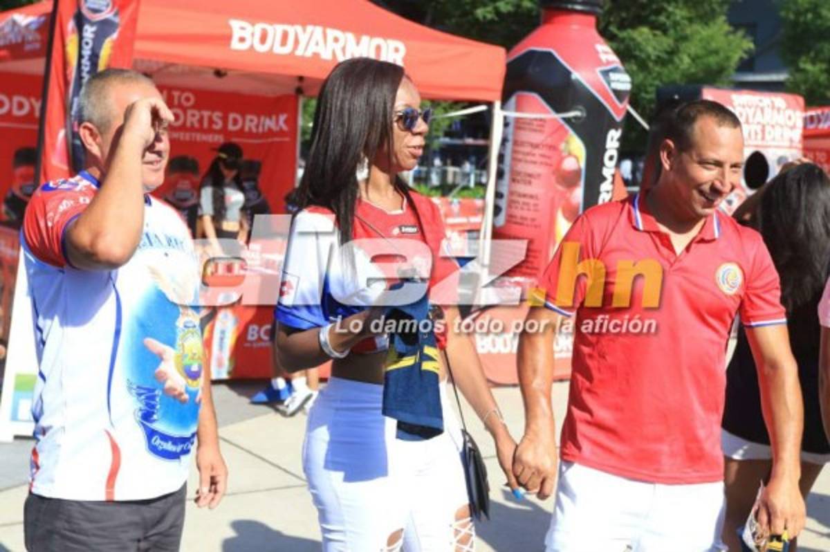 ¡Catrachas y ticas! Las chicas más hermosas en el Red Bull Arena