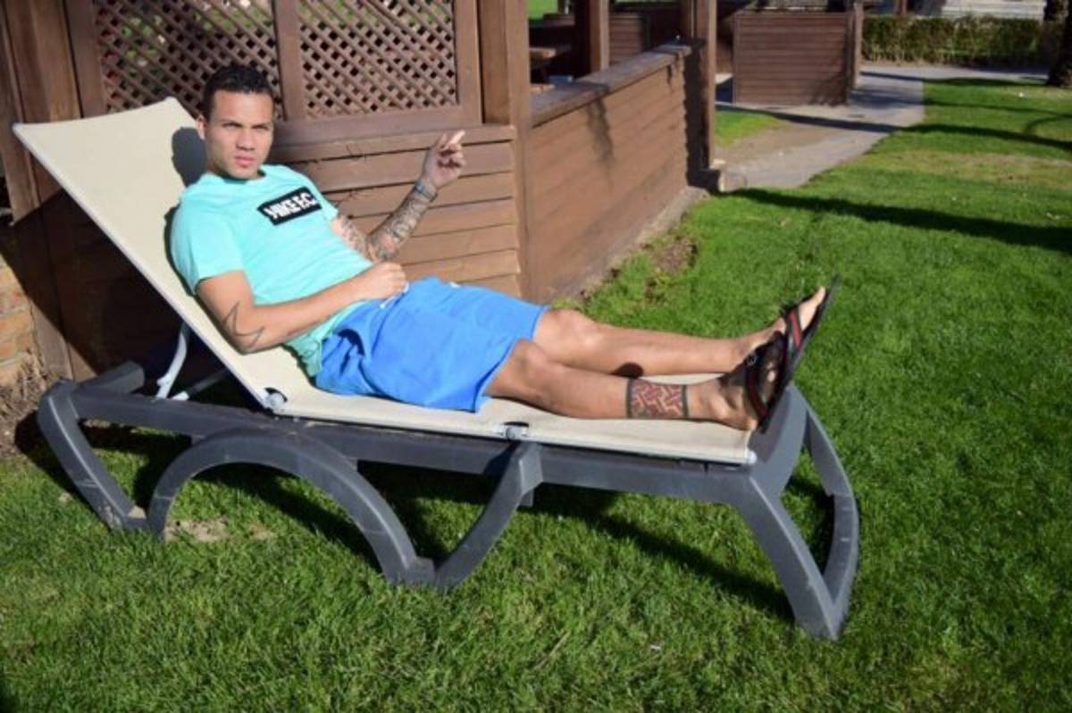 Las fotos inéditas de la vida de Arnold Peralta