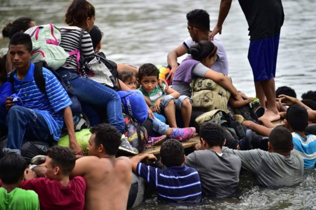 FOTOS: Sufrimiento y cansancio, así va la caravana de migrantes de hondureños