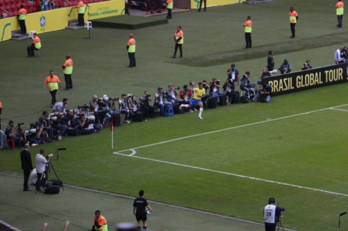 En fotos: Choque de Garrido contra Coutinho, la tristeza de Honduras y el dolor de Arthur