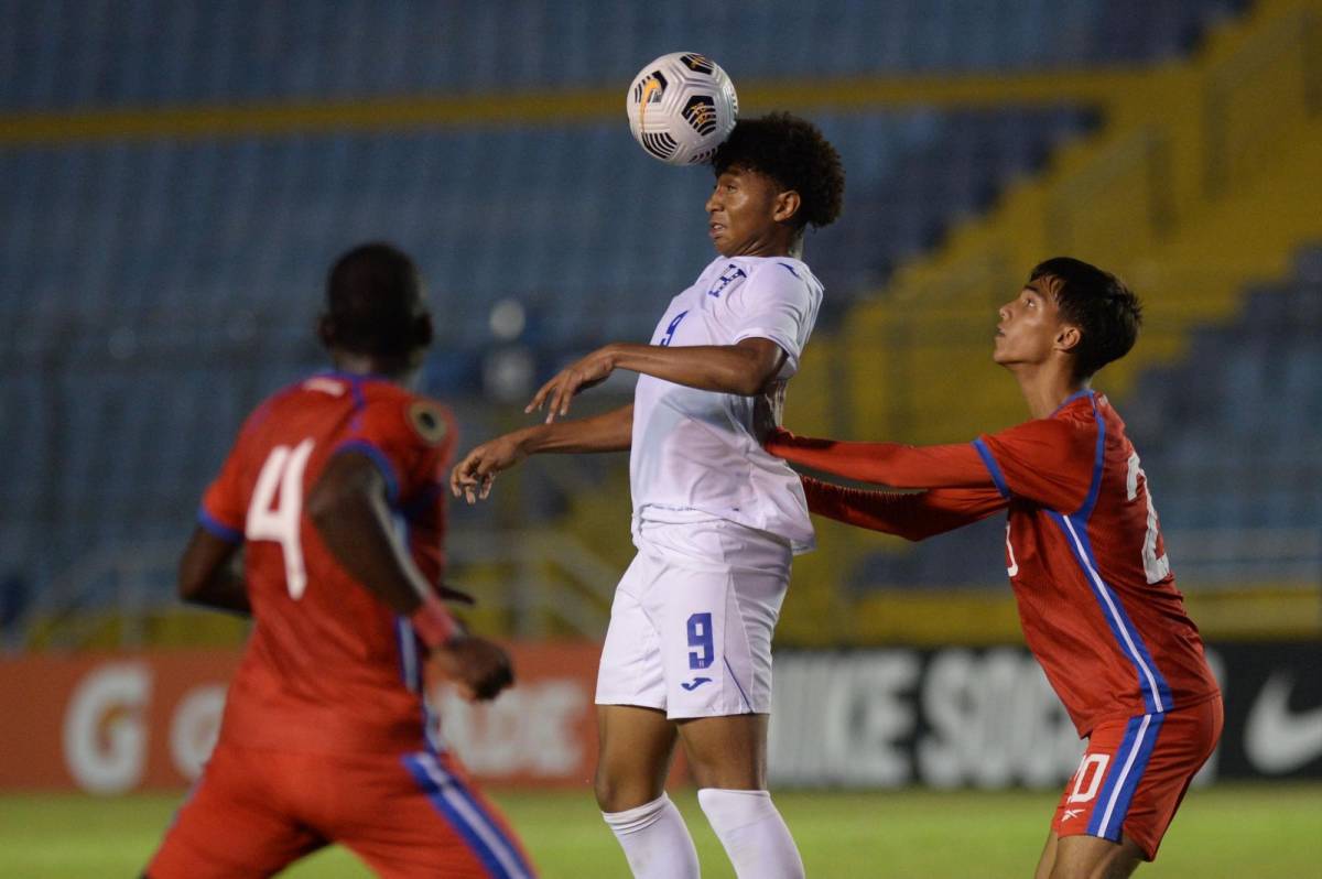 A Honduras no le salió nada. Su delantero goleador (4) Nayrobi Vargas fue bien marcado y apenas apareció en el encuentro.