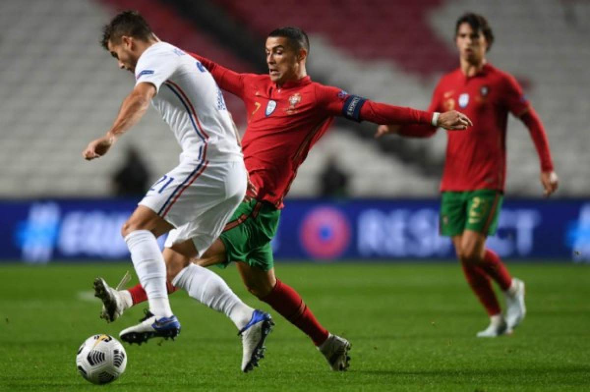 Abrazo entre cracks y la dura entrada de Cristiano Ronaldo en la derrota de Portugal ante Francia