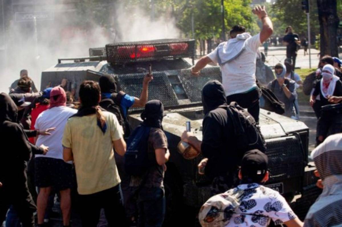 Disturbios, sangre y muertos... ¡Santiago de Chile, sede de la final de Copa Libertadores en crisis social!