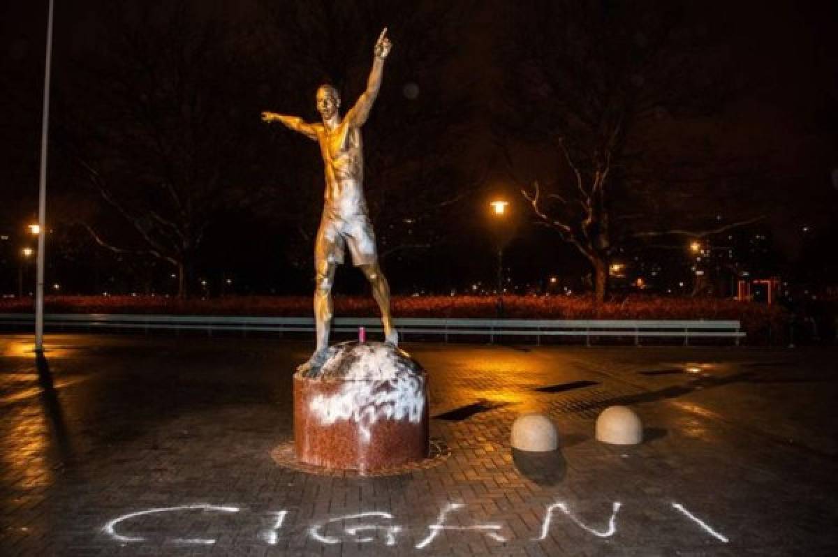 Zlatan Ibrahimovic se hace dueño de un club y los hinchas del Malmo destrozan su casa y queman su estatua