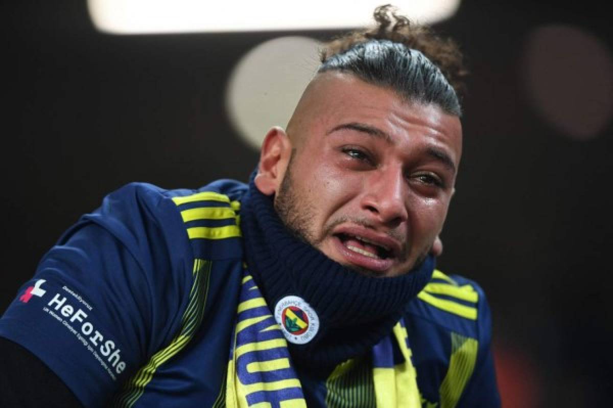 Fenerbahce vive un infierno tras perder el clásico contra Galatasaray 20 años después