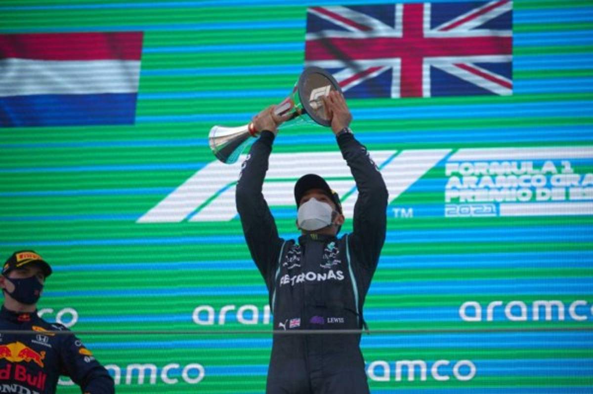 Lewis Hamilton vuelve a ganar un Gran Premio en Fórmula 1, esta vez en España, y se aleja de Verstappen