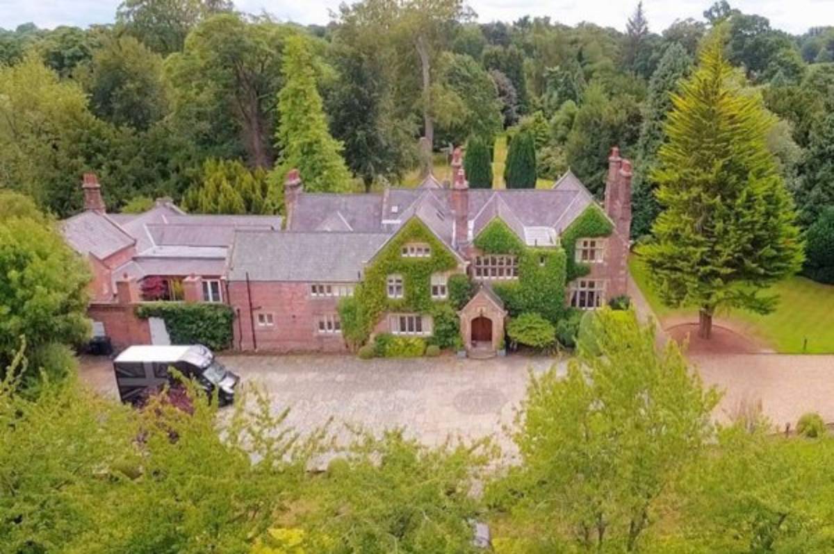 La espectacular mansión de cinco millones de dólares del retirado Michael Owen