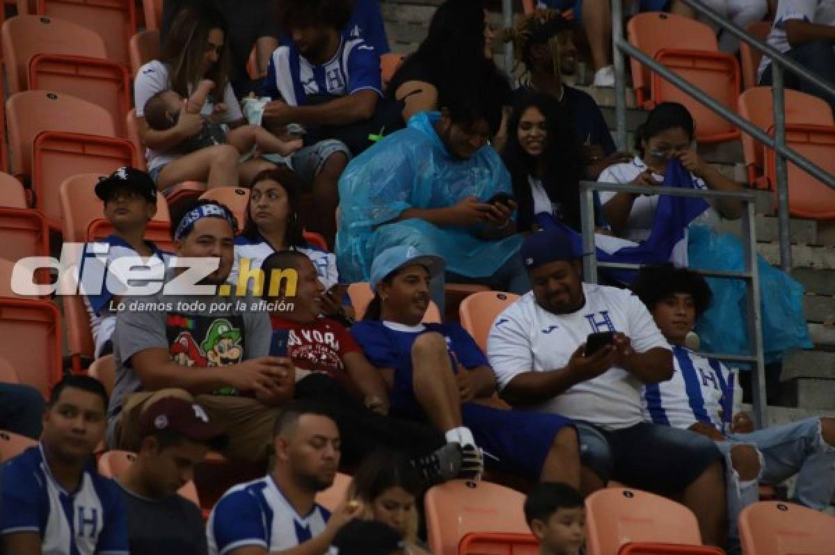 Hondureños ponen el ambiente en el BBVA Stadium de Houston: Bellezas y orgullosos de la H