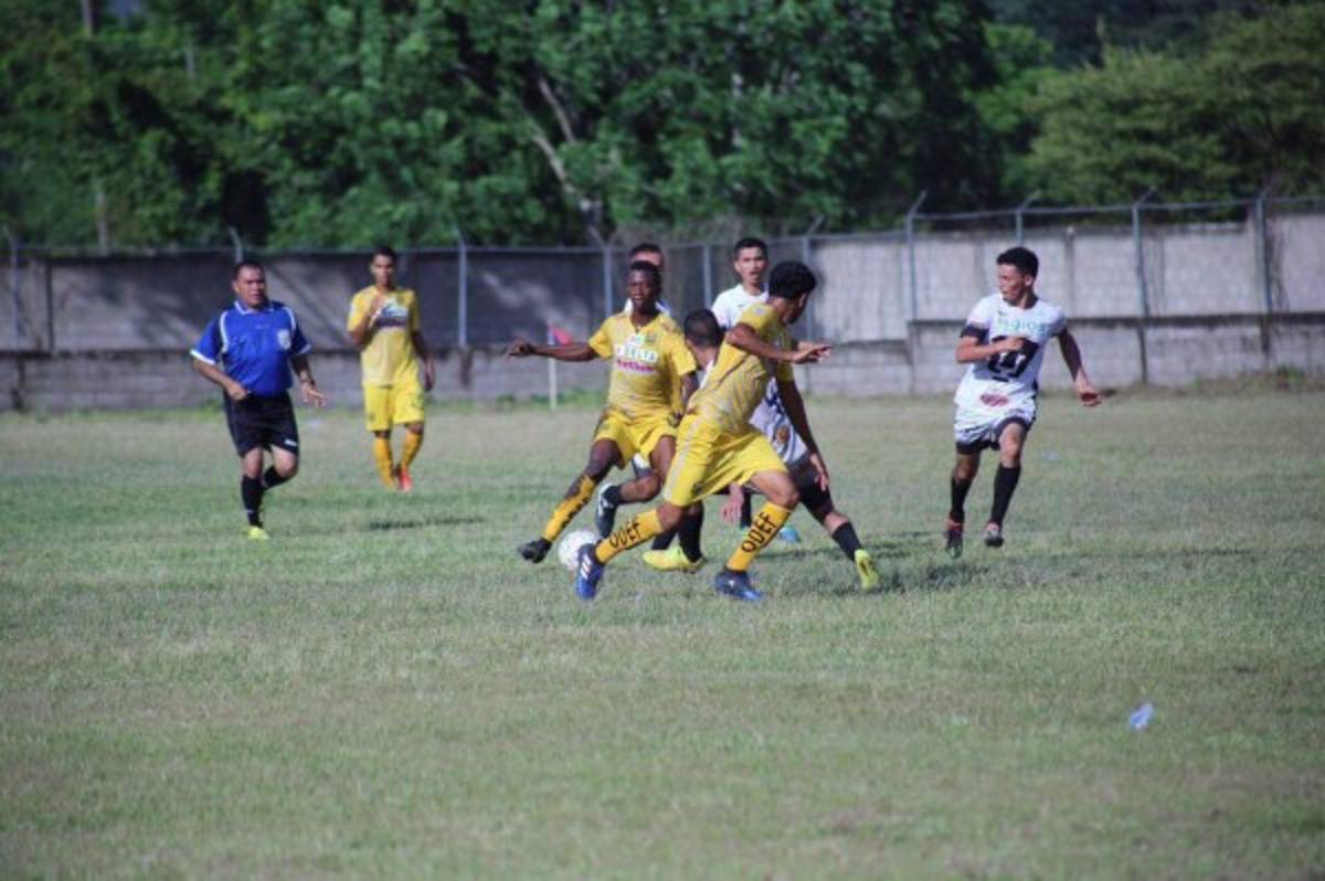 FOTOS: La última locura del Ñangui y Héctor Vargas desata la risa de sus jugadores