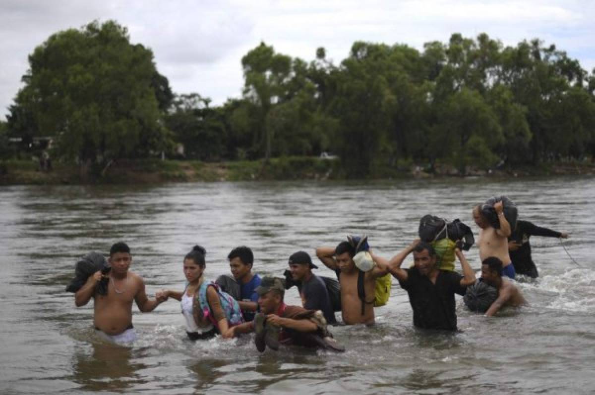 FOTOS: Sufrimiento y cansancio, así va la caravana de migrantes de hondureños