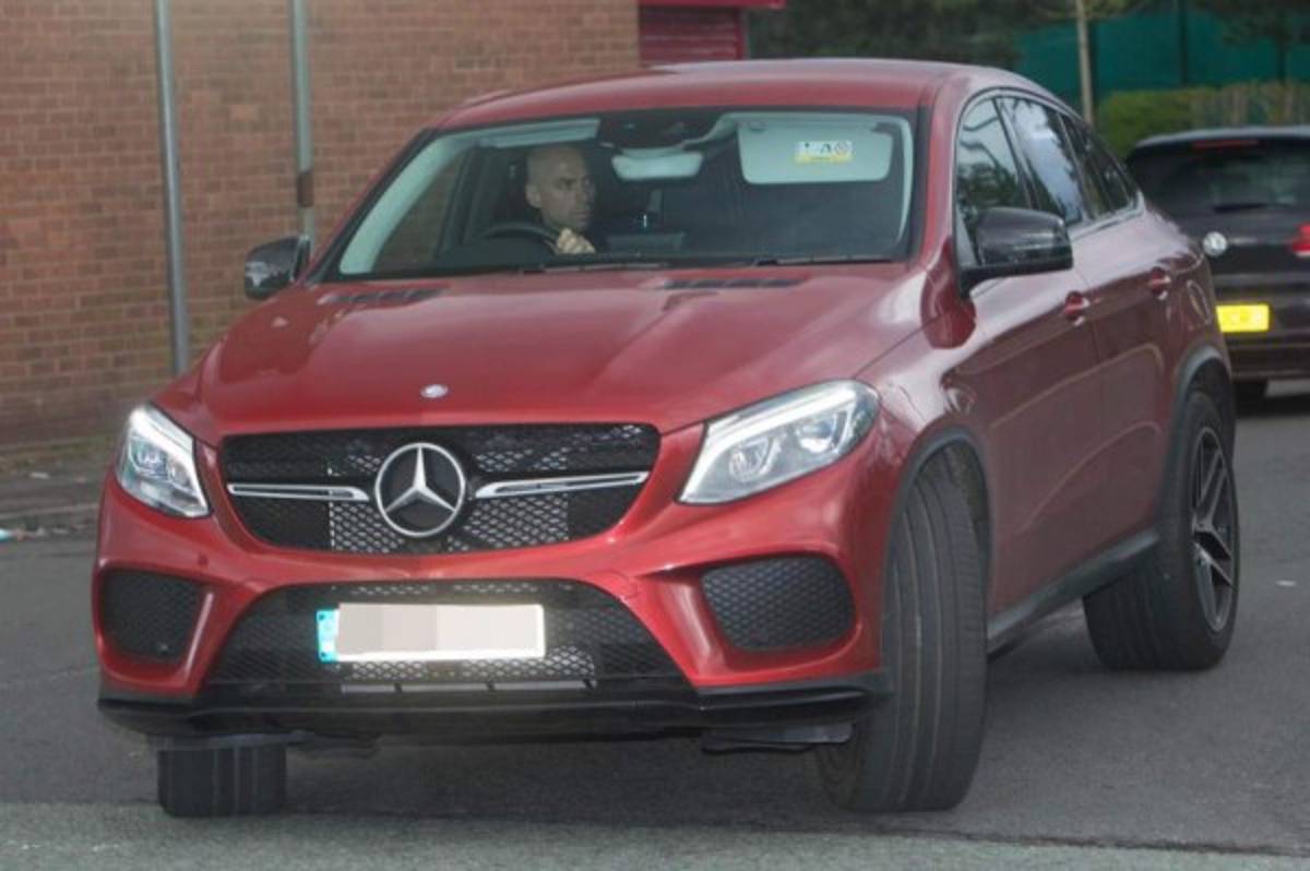 Jesús Navas deja su humilde coche y se compra un supercarro de lujo