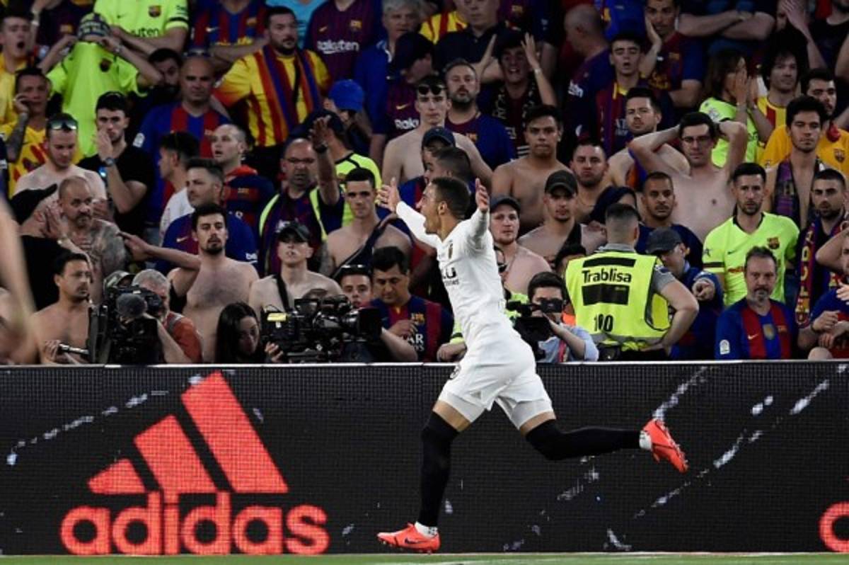 No se vio por TV: La loca celebración del Valencia y la vergüenza de Messi y Piqué