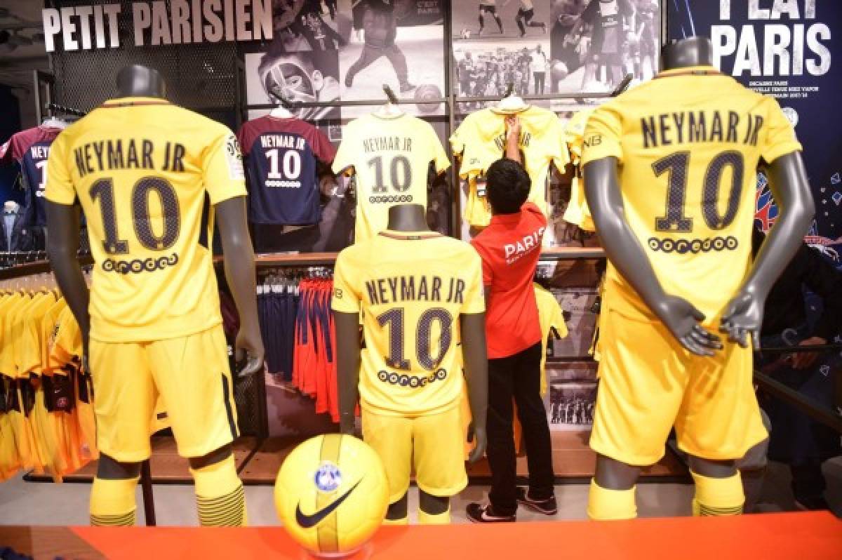FOTOS: La espectacular presentación del brasileño Neymar en el PSG