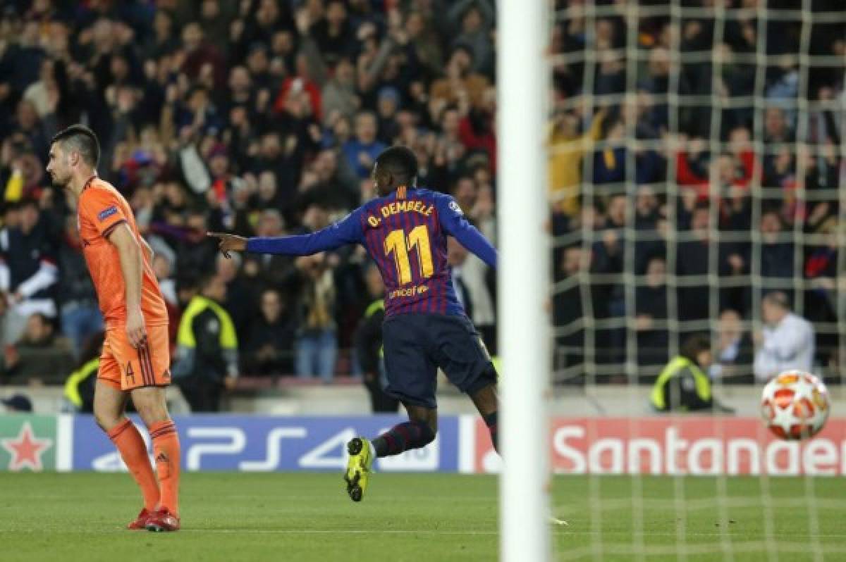 Barcelona's French forward Ousmane Dembele (C) celebrates after scoring during the UEFA Champions League round of 16, second leg football match between FC Barcelona and Olympique Lyonnais at the Camp Nou stadium in Barcelona on March 13, 2019. (Photo by PAU BARRENA / AFP)