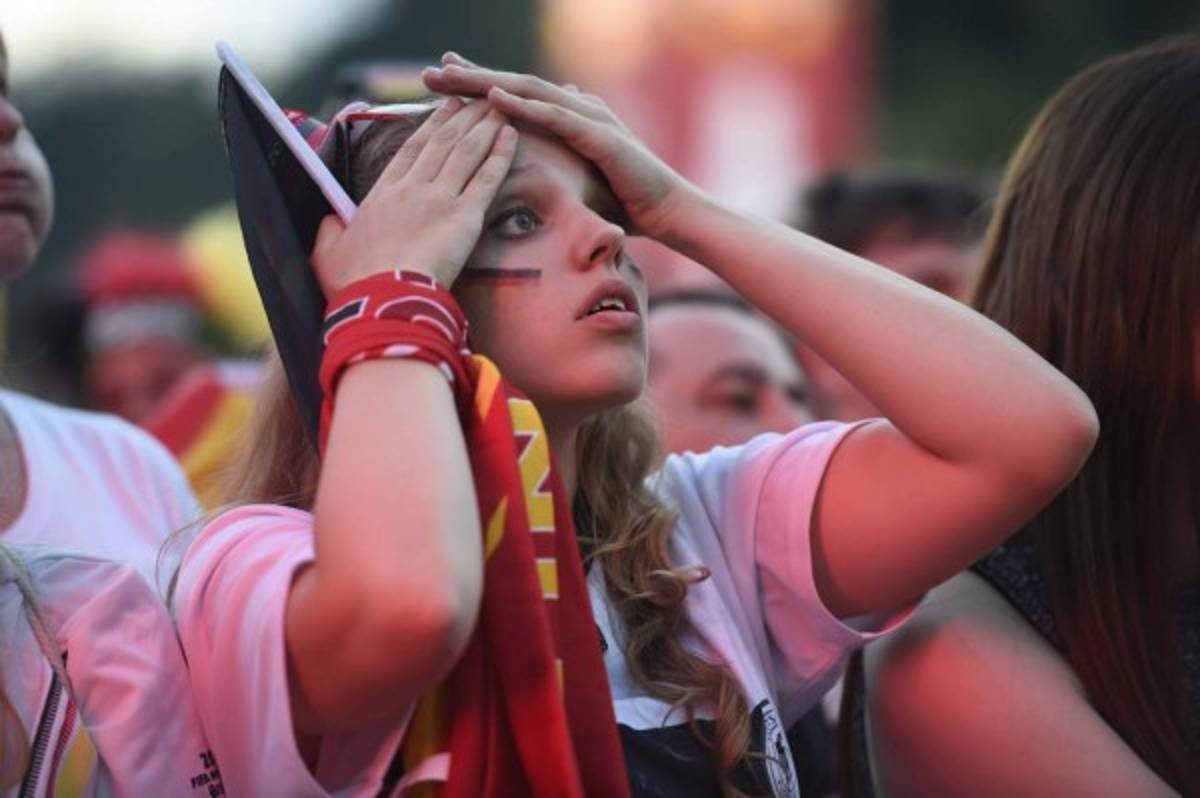 El toque femenino: Las bellezas en el Francia-Alemania