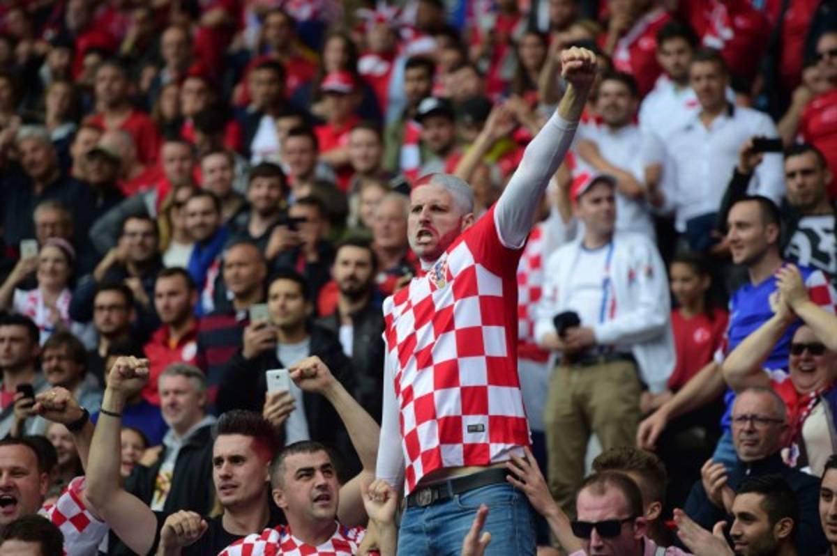 El espontáneo que se metió a celebrar con Croacia el golazo de Modric