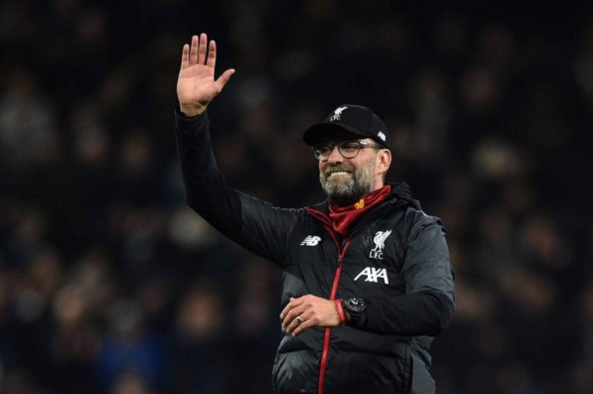 Liverpool's German manager Jurgen Klopp waves at the end of the English Premier League football match between Tottenham Hotspur and Liverpool at Tottenham Hotspur Stadium in London, on January 11, 2020. (Photo by Glyn KIRK / AFP) / RESTRICTED TO EDITORIAL USE. No use with unauthorized audio, video, data, fixture lists, club/league logos or 'live' services. Online in-match use limited to 120 images. An additional 40 images may be used in extra time. No video emulation. Social media in-match use limited to 120 images. An additional 40 images may be used in extra time. No use in betting publications, games or single club/league/player publications. /