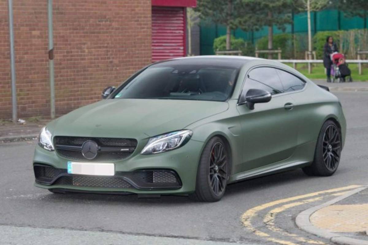 Jesús Navas deja su humilde coche y se compra un supercarro de lujo