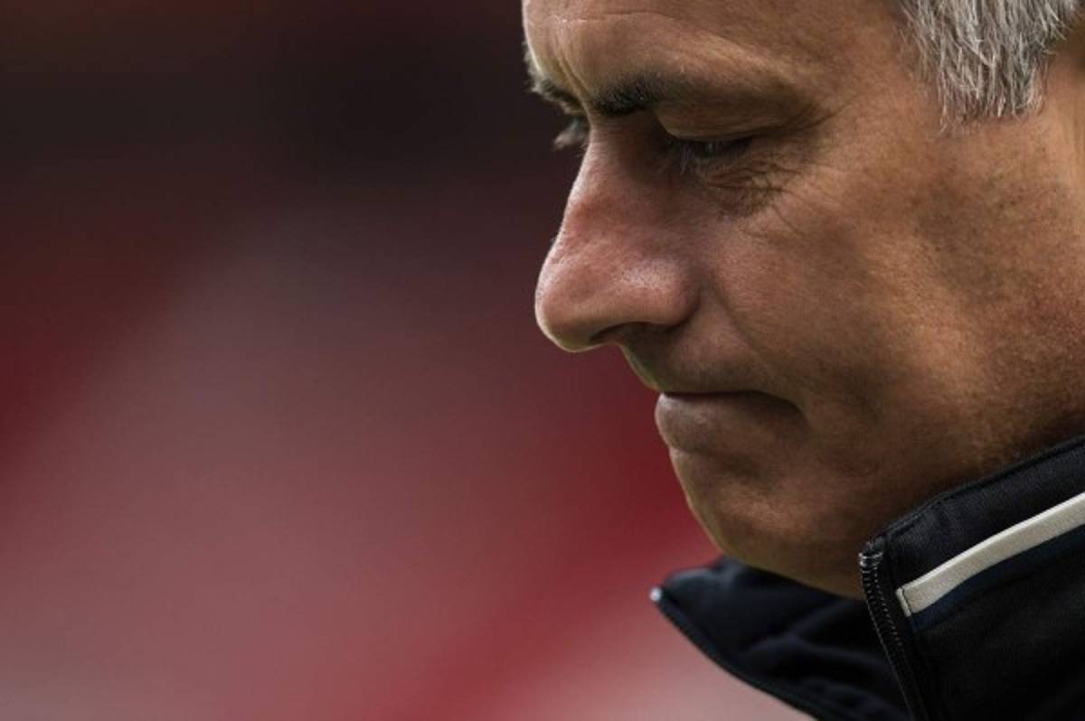 Los gestos y la vestimenta de Mourinho en su primer día de trabajo con el Manchester United