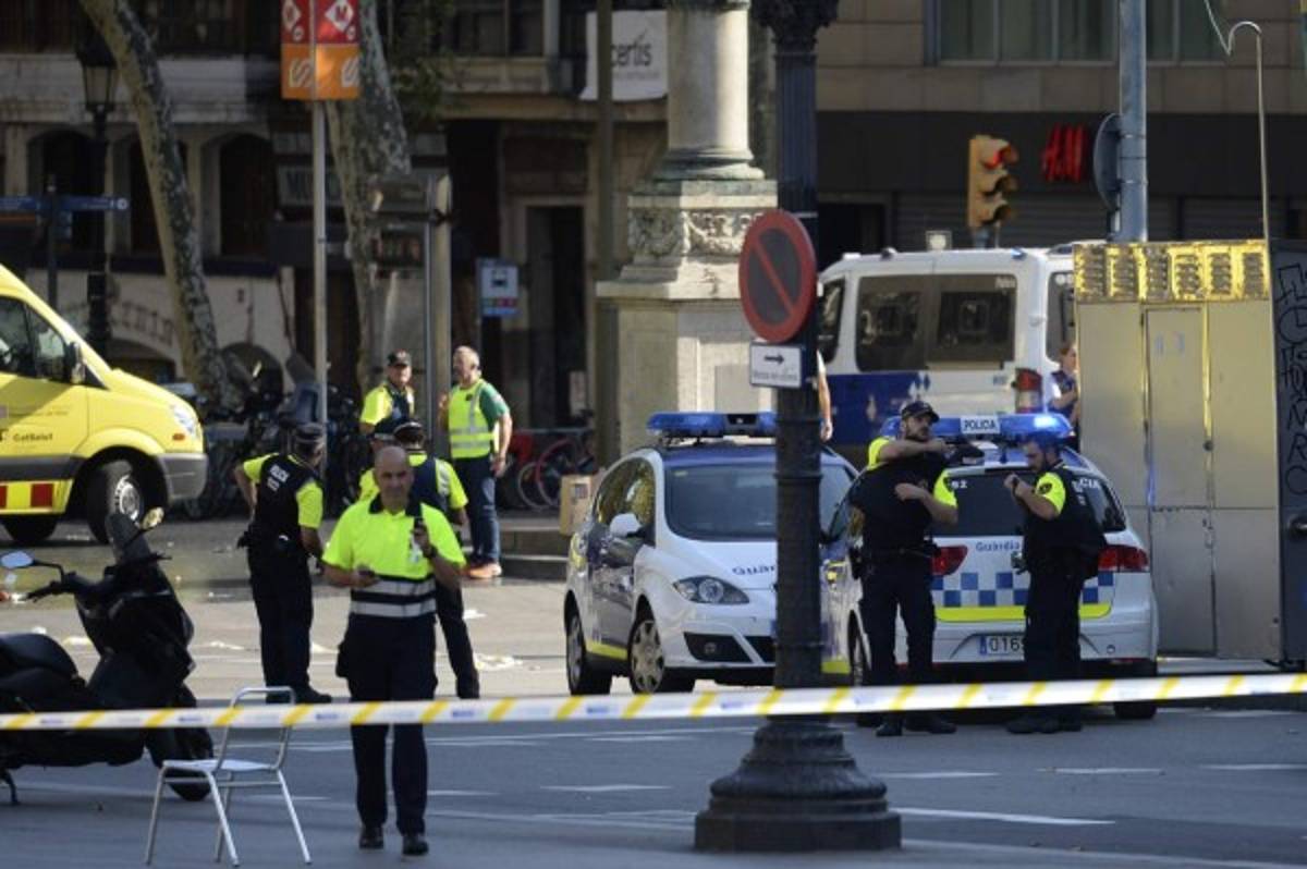 FOTOS: Las impactantes imágenes del atentado terrorista de Barcelona