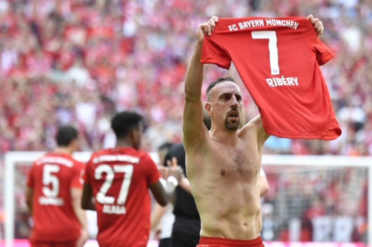 NO SE VIO EN TV: Ribéry celebra a lo CR7, el desliz de Robben y el gran mosaico del Bayern Munich en su despedida