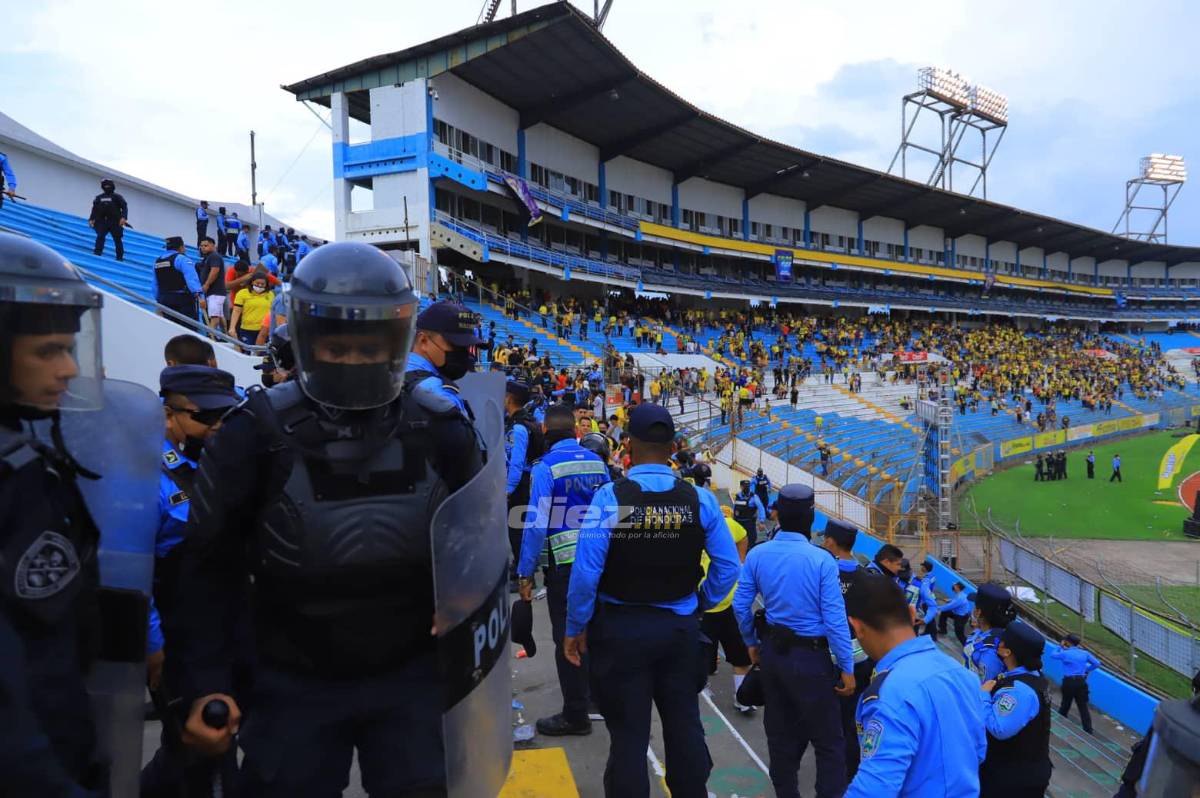 Vergonzosas imágenes: Así fueron los actos vandálicos de los aficionados del Real España en el estadio Olímpico tras perder la final