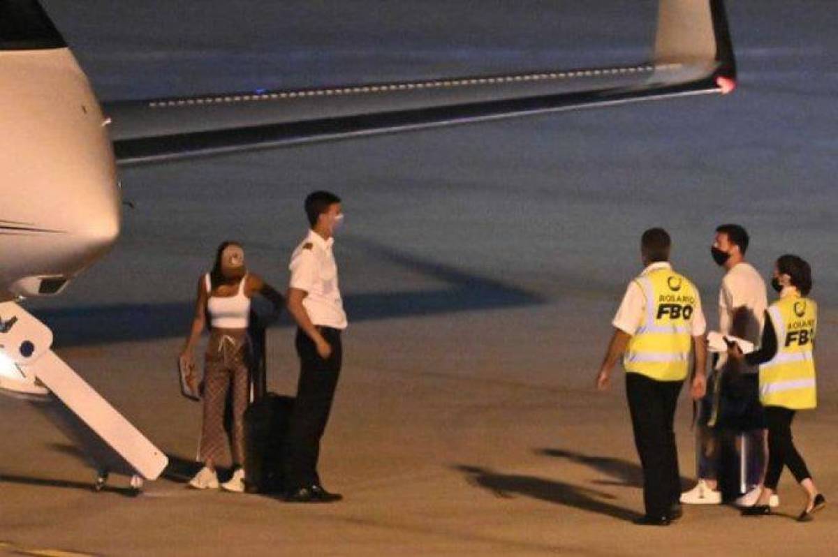 Lionel Messi left Monday night from Rosario, his hometown, for France to join PSG.