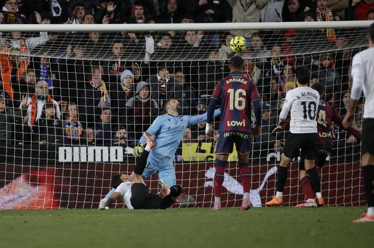 Kervin Arriaga perdió el derbi ante Valencia: el 'castigo' que recibió por su DT y el golazo de chilena que no pudo parar