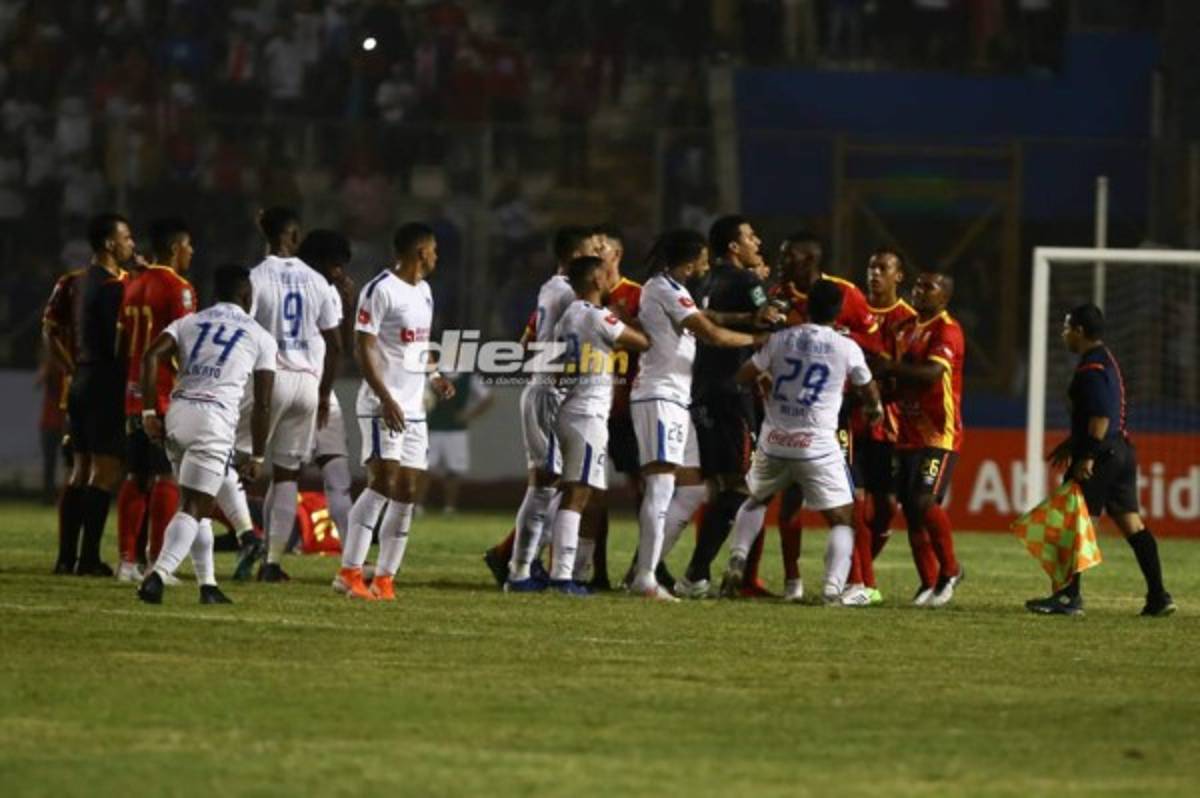 NO VISTE EN TV: Bronca, sufrimiento de Donis y el detallazo de Troglio con Benguché