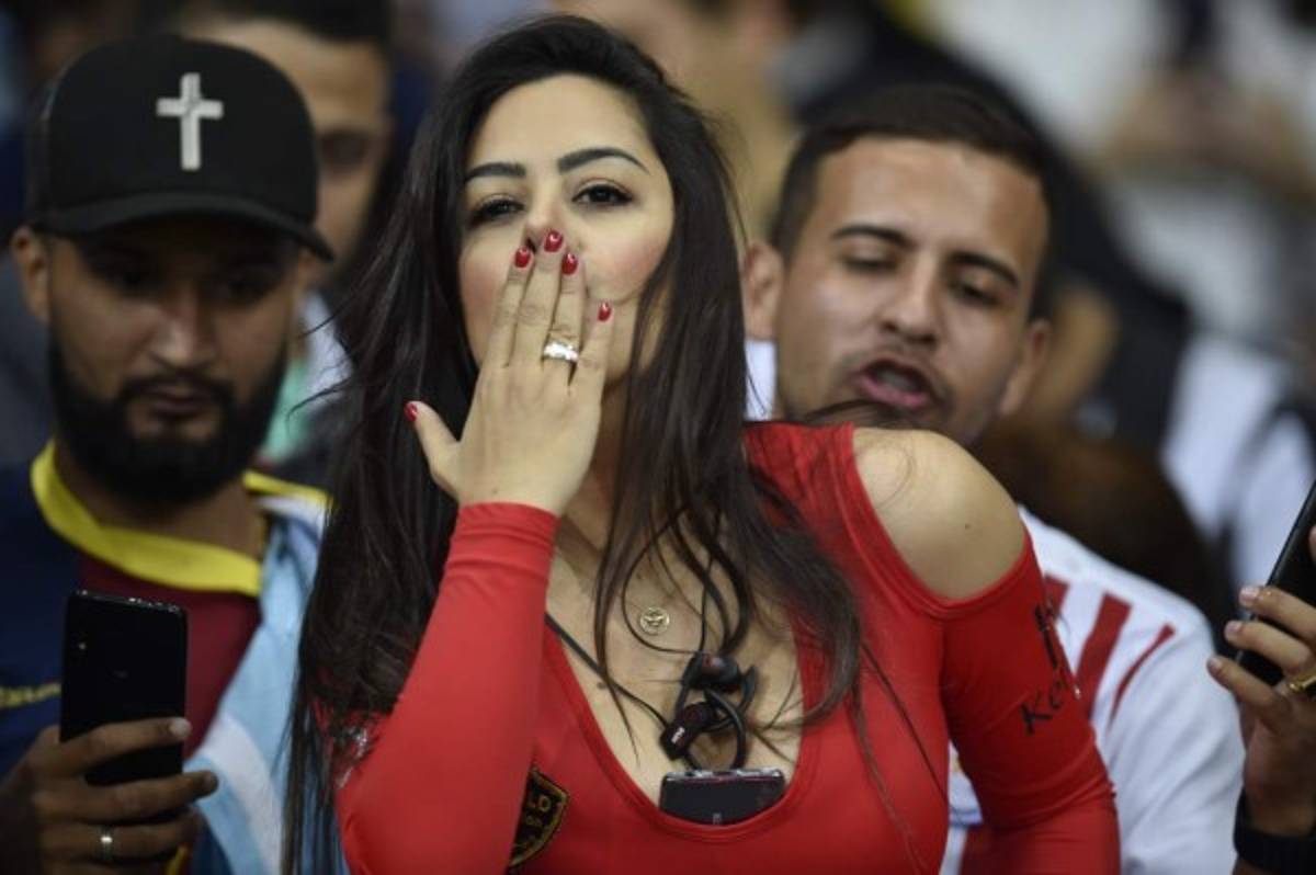 ¡HERMOSA! Larissa Riquelme se roba el show en el Argentina-Paraguay de la Copa América  