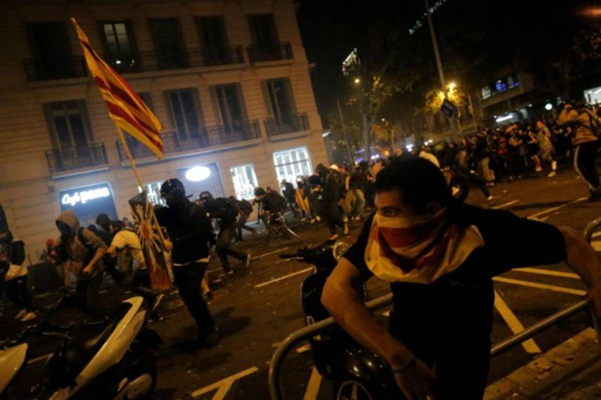 La noche violenta que hubo en Barcelona: Más de 180 heridos por protestas independentistas