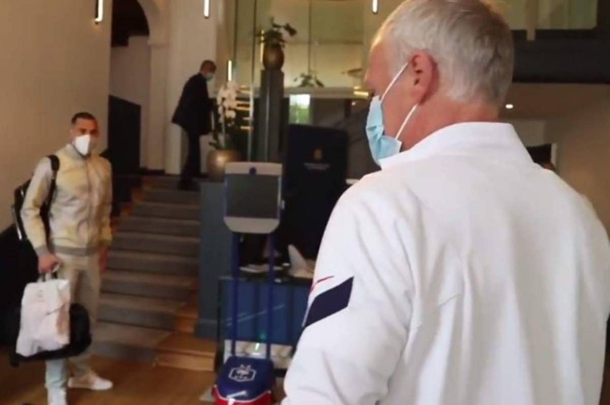 Así fue el regreso de Benzema a la selección de Francia: El gesto de Deschamps y pancartas