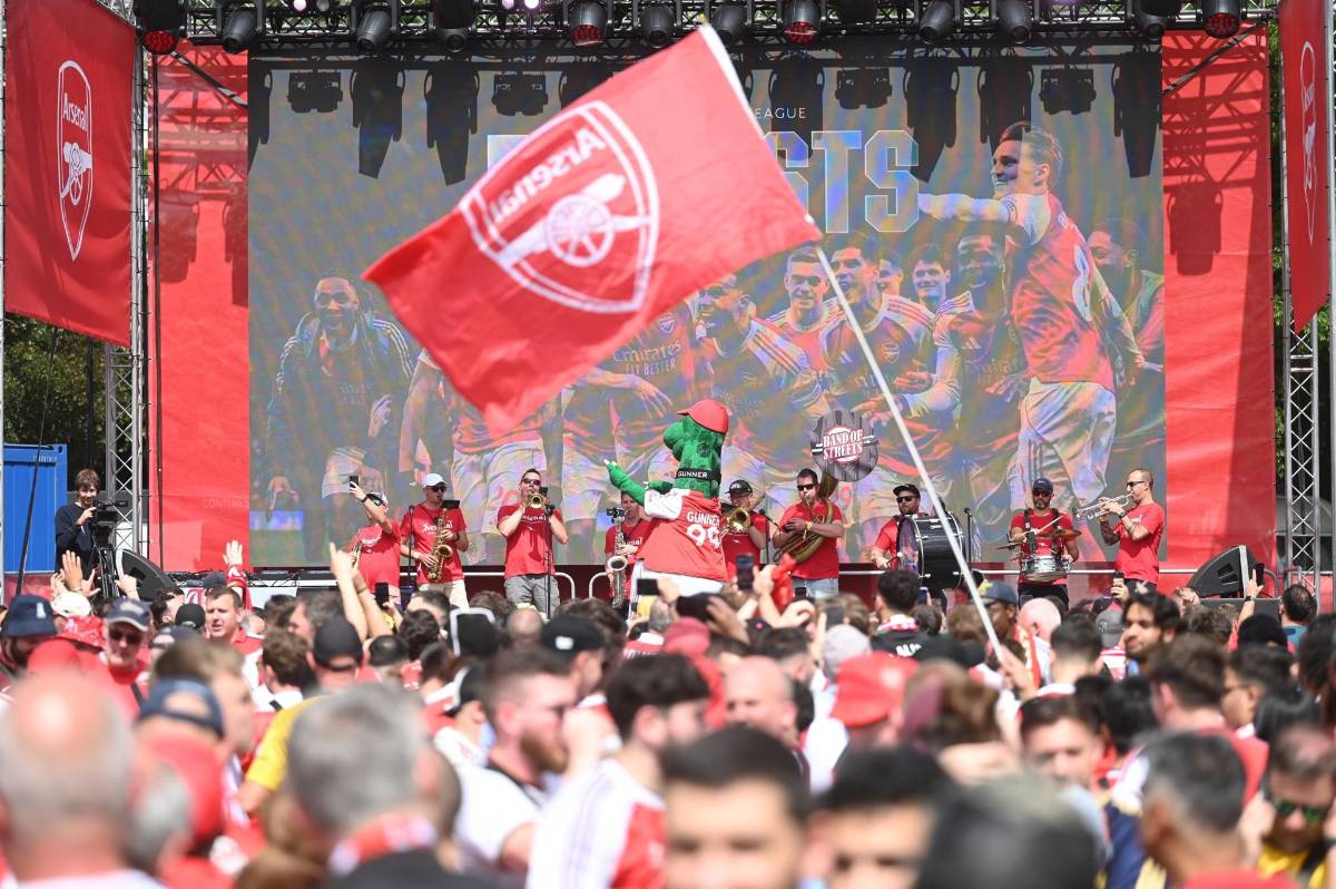 Fiestón en Budapest por el PSG-Arsenal en la gran final de la Champions