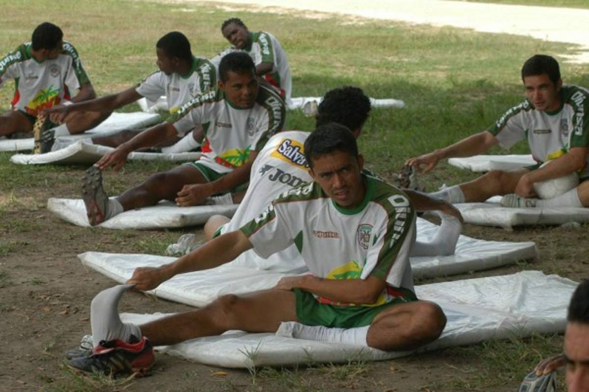 Los jugadores hondureños que estuvieron retirados del fútbol y luego regresaron