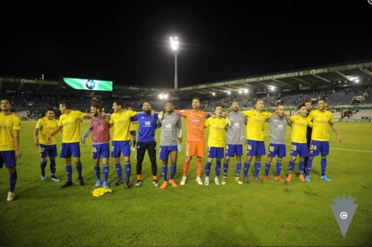 FOTOS: Titular y gol anulado, así fue el debut de Choco Lozano con el Cádiz