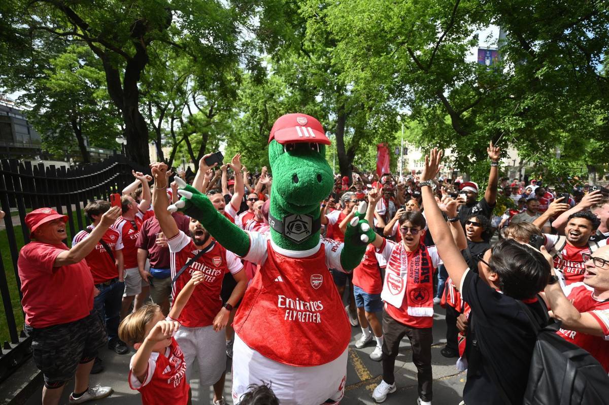Fiestón en Budapest por el PSG-Arsenal en la gran final de la Champions