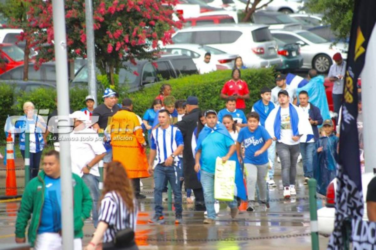 Hondureños ponen el ambiente en el BBVA Stadium de Houston: Bellezas y orgullosos de la H