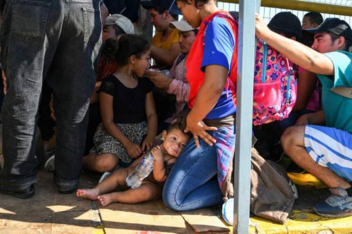 FOTOS: Desmayadas, frío y mucho sufrimiento en caravana de migrantes