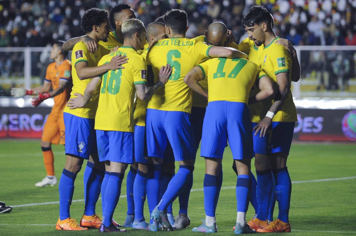 Futbolistas de Brasil celebrando sus anotaciones ante Bolivia. Foto: AFP