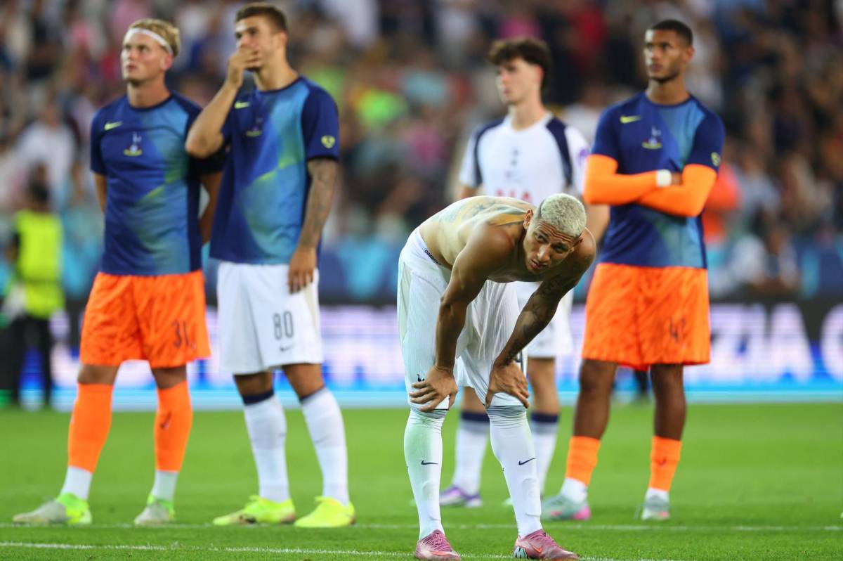 El nuevo portero del PSG pasó de villano a héroe y así festejó Luis Enrique tras ganar la Supercopa; el Balón de Oro ya tiene dueño
