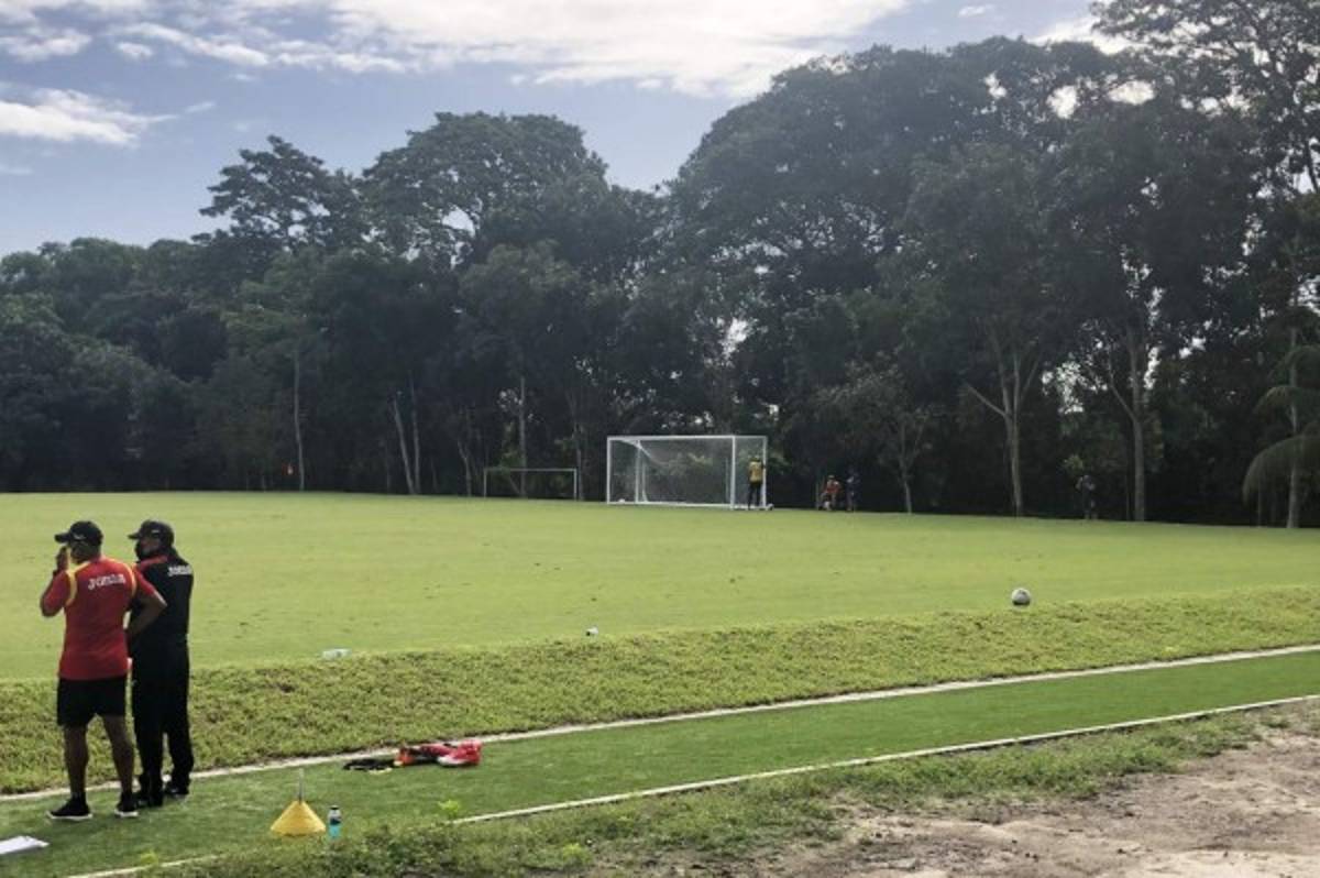 ¡Una mesa de billar! Es considerada como una de las mejores canchas de grama natural en San Pedro Sula