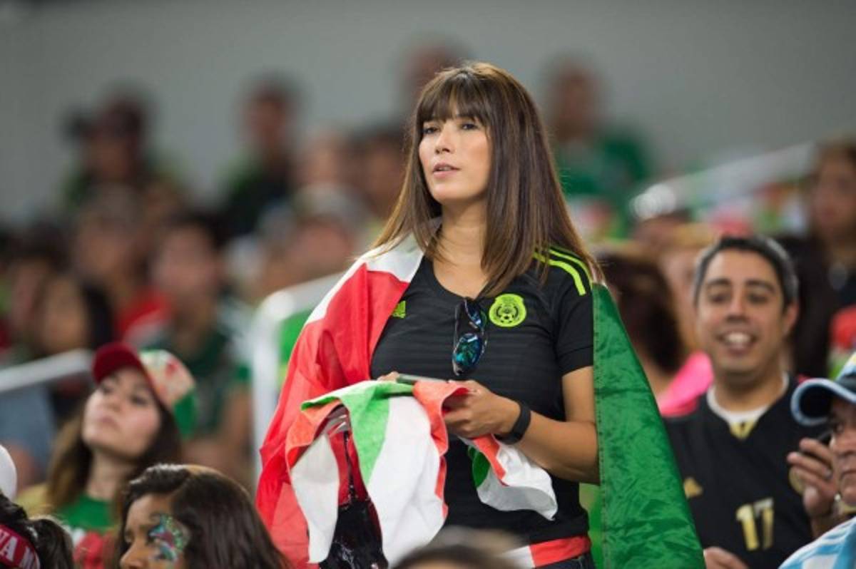 La periodista Inés Sainz entre las mujeres que deslumbra en el México-Argentina