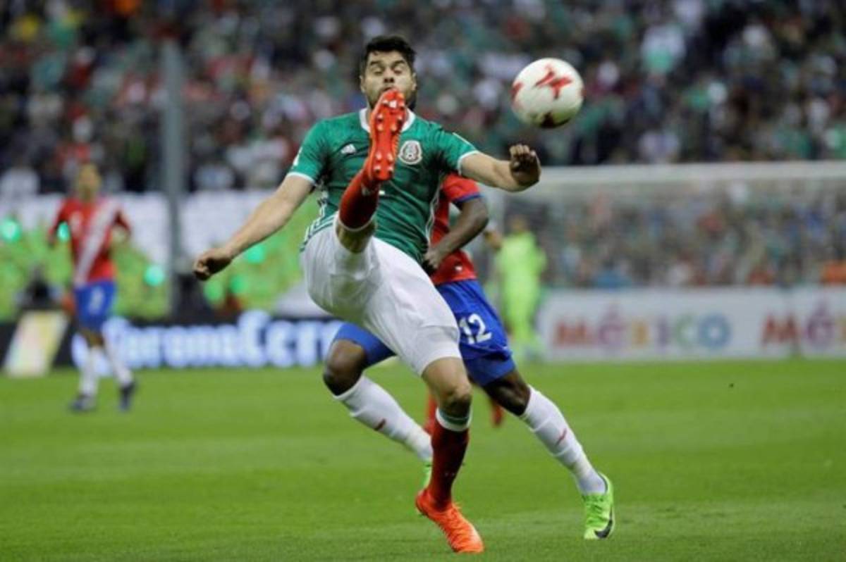 El defensa Néstor Araujo dice que se recuperará de lesión y regresará mejor