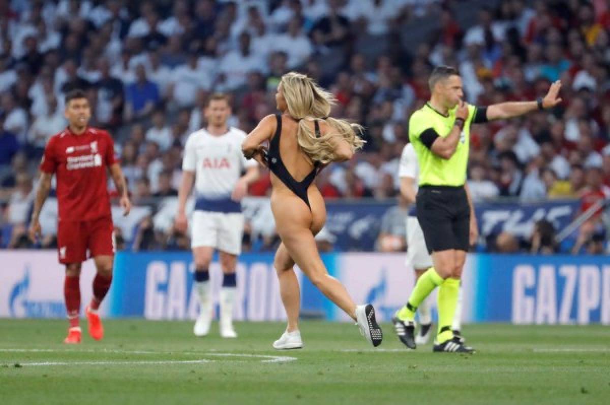 ¿Quién es? Identifican a la chica que entró al campo en la final de Champions League