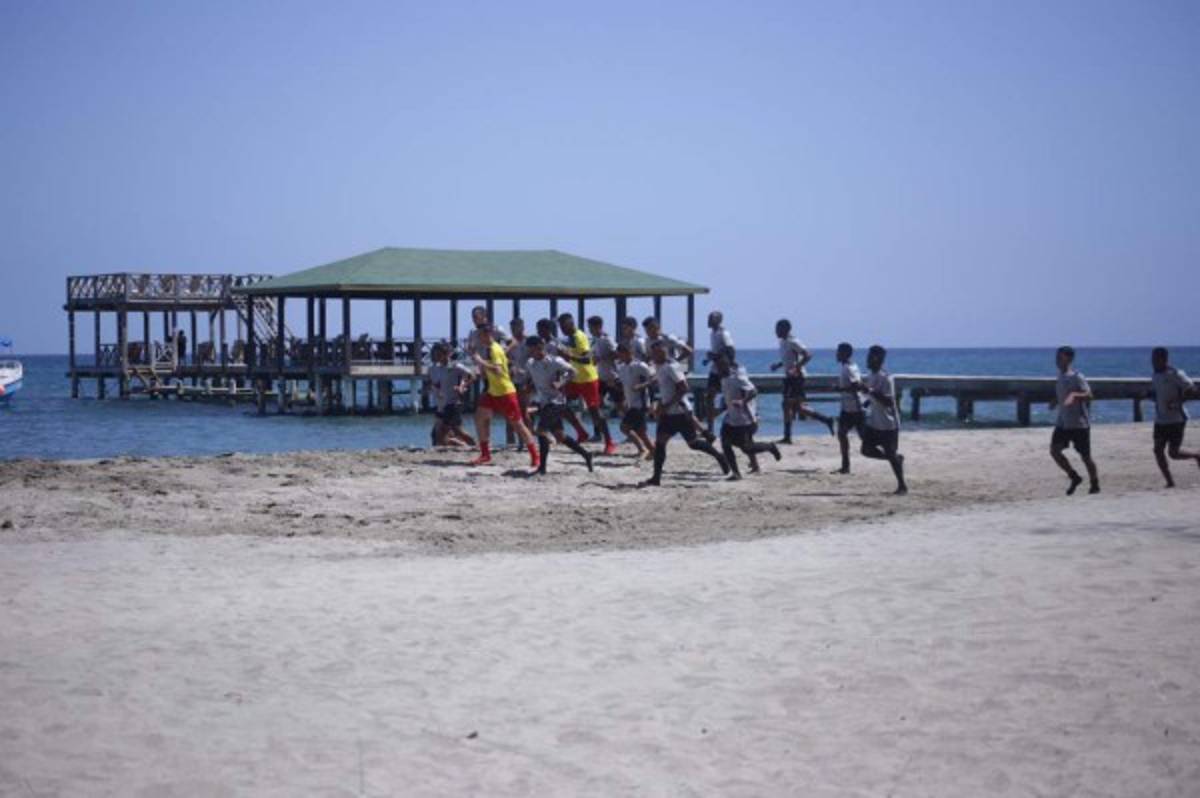 ¡Troleados y relajados! Así es la pretemporada de Real España en Tela