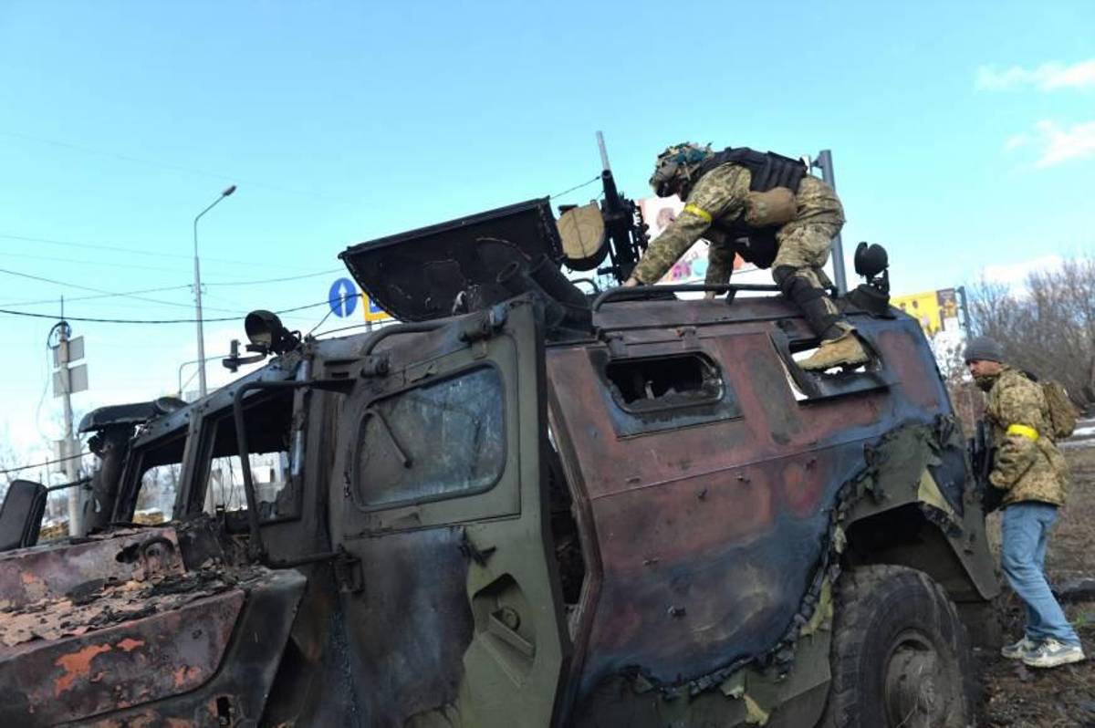 Resiste Ucrania: Las nuevas y dramáticas imágenes de los duros combates contra tropas de Rusia por el control de Kiev